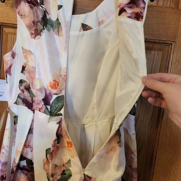 NWT - Liz Claiborne Size 6 dress - Picture 6 of 8